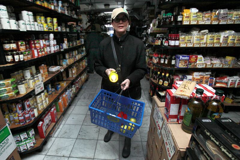 articles/2012/10/30/new-yorkers-hold-on-to-their-canned-goods-in-the-wake-of-hurricane-sandy/canned-food-sandy-freedlander_lzywhm