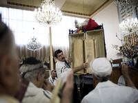 articles/2013/10/10/seven-things-you-might-not-know-about-iranian-views-of-israel/OZ_Tehran_Synagogue_Torah_reading_eqcezw