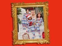 221002-kardashian-christmas-hero_blwwnr