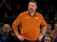 2022-12-07T024957Z_1860075862_MT1USATODAY19577010_RTRMADP_3_NCAA-BASKETBALL-JIMMY-V-CLASSIC-ILLINOIS-AT-TEXAS_ri4te6