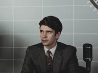 articles/2012/11/28/ben-whishaw-takes-on-bond-in-skyfall-and-newsroom-in-the-hour/lacob-whinshaw-tease-embed_bvalbs