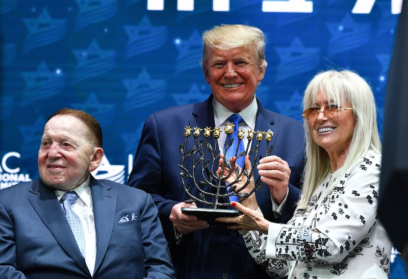 Donald Trump poses with Sheldon Adelson and his wife Miriam Adelson ahead of his sddress ro the Israeli American Council National Summit 2019 at the Diplomat Beach Resort in Hollywood, Florida on December 7, 2019.