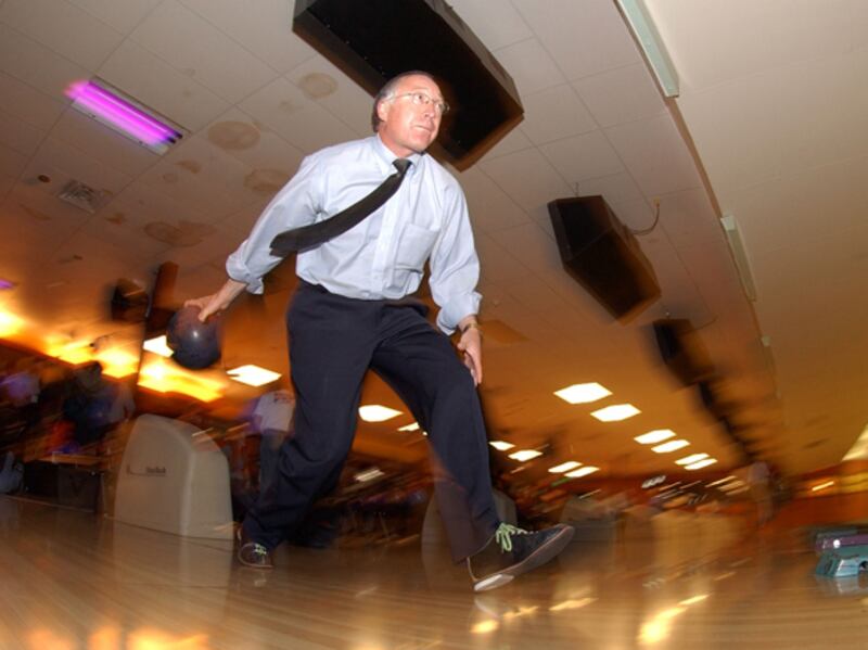galleries/2010/02/16/politicians-bowling/politicians-bowling---salazar_ft7rwf