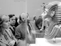 221103-king-tut-met-tease_pmdfo8
