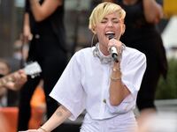 articles/2014/01/16/miley-cyrus-s-bangerz-tour-wardrobe-michelle-obama-hasn-t-ruled-out-plastic-surgery/131007-zimmerman-miley-tease_mqdvve