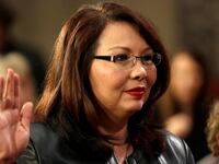 180125-carlson-tammy-duckworth-hero_yt2rtb