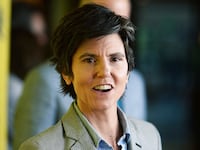 articles/2016/09/11/one-mississippi-how-tig-notaro-turned-tragedy-into-tv-s-realest-new-comedy/160910-Leon-Tig-Notaro-tease_q2mxnq
