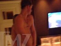 articles/2012/08/28/rumours-of-naked-harry-video-gather-force/prince-harry-naked-vegas-sykes-tease_vsmbsi
