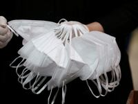 2022-01-14T232942Z_1861037405_RC2BZR9IP696_RTRMADP_3_HEALTH-CORONAVIRUS-CDC-MASKS_t1iqhi