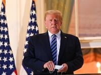 2020-10-05T235529Z_405089348_RC2NCJ9TB6ZZ_RTRMADP_3_HEALTH-CORONAVIRUS-TRUMP_zmo9tt