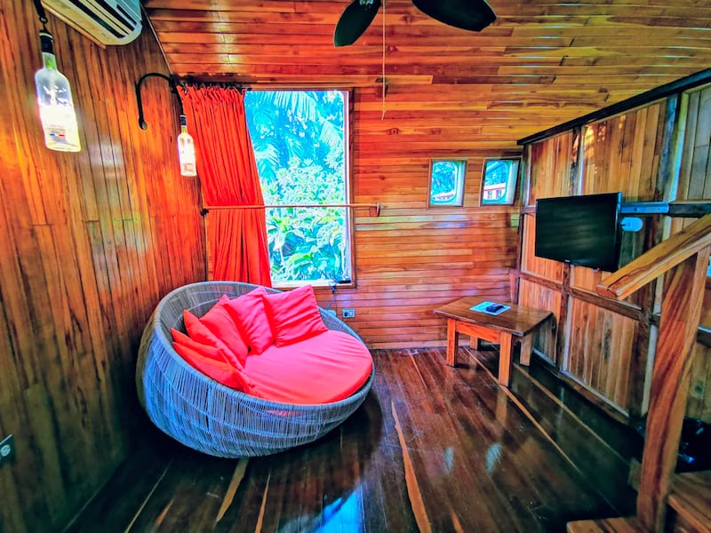 220223-omg-ivy-cottage-10_iqqgrz