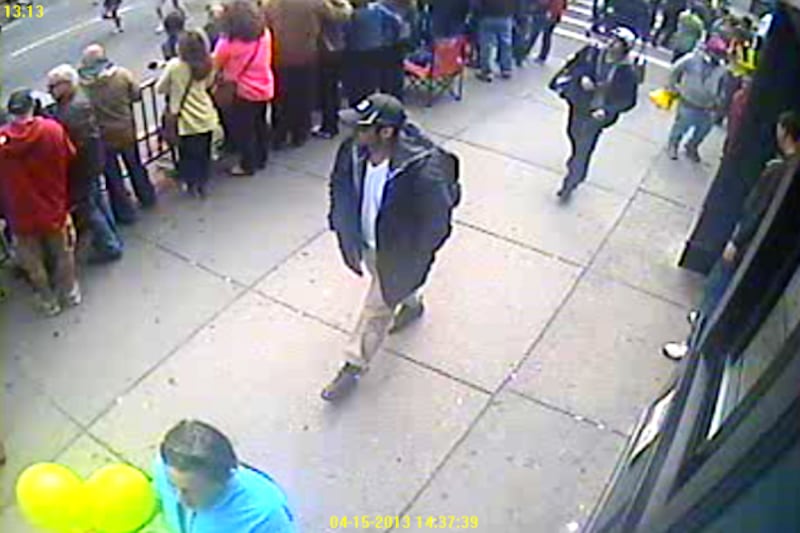 articles/2013/04/19/with-boston-dragnet-tightening-fbi-asks-give-us-a-name/130418-bombing-suspects-daly-tease_desqck