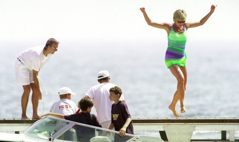 970717-220825-princess-diana-fashion-embed-_iw7ujp