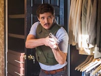 170828-schager-narcos-tease_dzyim4