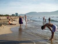 articles/2015/10/29/beijing-closes-in-on-vietnam-s-china-beach/151019-hong-beach-tease_tke9c6