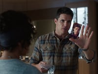 The stars of Upload use a futuristic device.