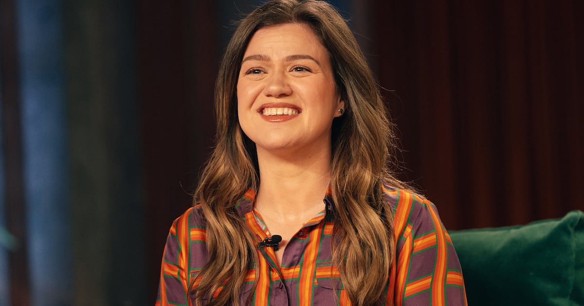 MAGA Melts Down Over Kelly Clarkson’s Store Scandal