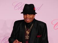 articles/2012/12/03/joe-jackson-s-life-as-a-family-pariah/joe-jackson-dimond-tease_ebtjei
