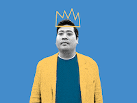 A gif of Vacharaesorn Vivacharawongse with a drawn crown appearing and disappearing off of his head.
