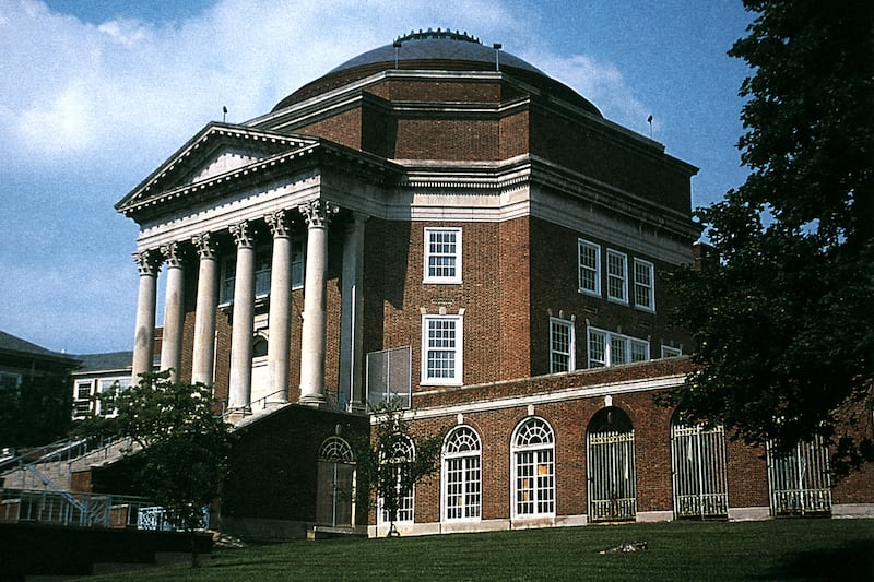 galleries/2013/05/06/top-25-high-schools-midwest/130502-walnut-hills_l8y6va