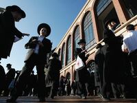articles/2013/03/13/david-brooks-in-the-supermarket-aisles-of-judaism/orthodox-jews-new-york-openz_gxypm7