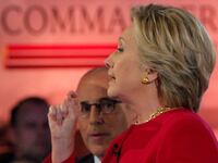 articles/2016/09/08/hillary-clinton-did-not-wear-an-earpiece-here-are-close-up-pictures-to-prove-it/160908-collins-hillary-clinton-tease_vij4or