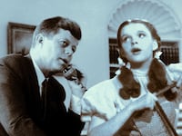 articles/2015/04/08/judy-garland-put-jfk-to-bed-at-night-by-singing-over-the-rainbow/150407-kramer-jfk-judy-tease_xsjpk3