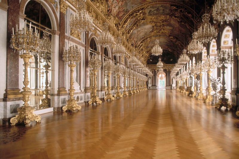 articles/2016/08/27/how-a-mad-king-lost-his-throne-over-a-palace/160826-oConnor-Road-Less-Traveled-embed-4_iblgrx