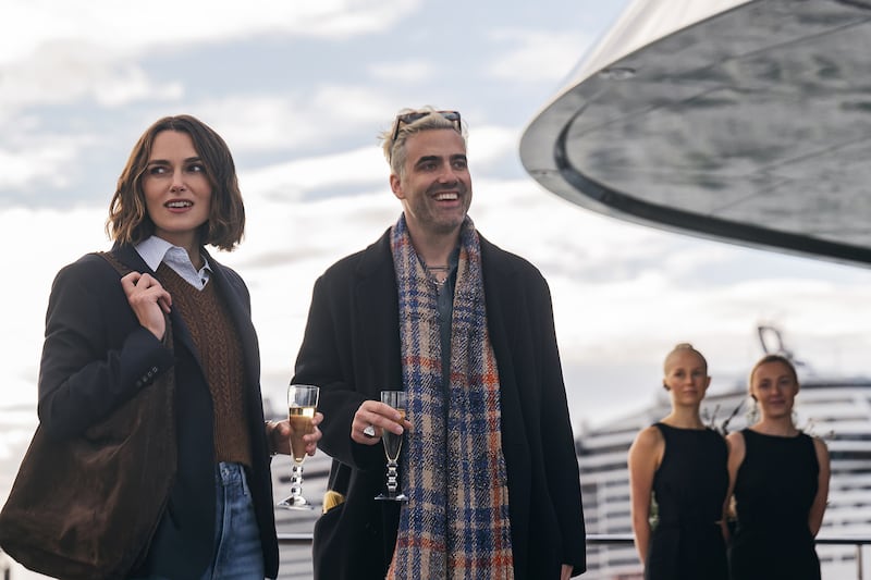 (L-R) Keira Knightley as Lo and Daniel Ings as Adam in The Woman in Cabin 10.