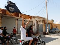 articles/2015/06/06/the-isis-conspiracy-that-ate-the-web/150605-siegel-dia-tease_f0tcby