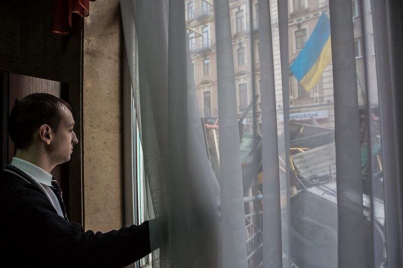 galleries/2014/02/18/an-all-out-battle-erupts-in-ukraine-photos/140219-ukraine-protest4-tease_netubv