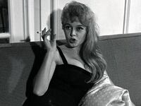 articles/2010/06/20/french-women-smokers-say-better-dead-than-fat/pape-smoking-1_108410_w7zdtt
