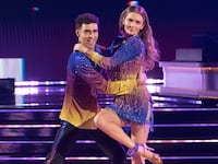 Anna Delvey, the so-called fake heiress whose real name is Anna Sorokin, made her debut wearing an ankle monitor on “Dancing With the Stars.”