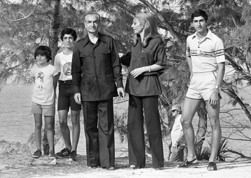 galleries/2011/01/04/iranian-royal-family/shah-of-iran---15_xxfvyn