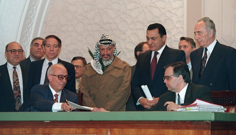 articles/2013/12/02/diplomats-from-around-the-world-join-forces-to-train-young-israeli-palestinian-leaders/OZ_Savir_Abu_Ala_Abu_Amar_q6uioz