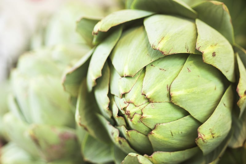 articles/2014/06/01/a-california-tavern-with-an-artichoke-obsession/140530-roadfood-tease_m2a6d6