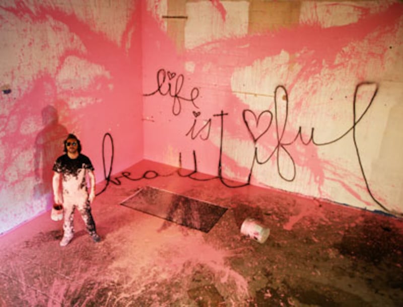 articles/2010/02/18/who-is-mr-brainwash/mr-brainwash_82786_ci6bim