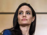 articles/2017/03/30/milk-baths-and-spiritual-hokum-angelina-jolie-on-the-tomb-raider-set/170329-Sykes-Jolie-tease_vcvqmr