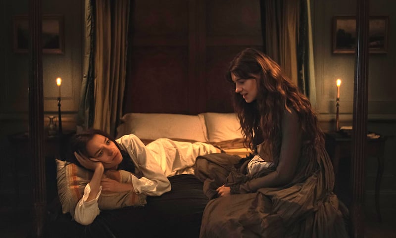 Esmé Creed-Miles and Daisy Edgar-Jones in Sense and Sensibility