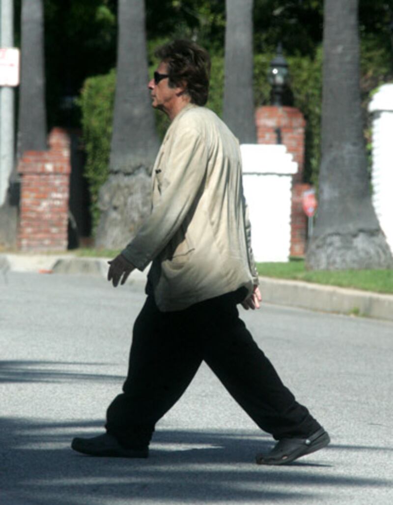 galleries/2012/07/31/steven-tyler-brooke-shields-more-celebrities-who-still-wear-crocs-photos/celebrities-wearing-crocs-al-pacino_dwyv1r