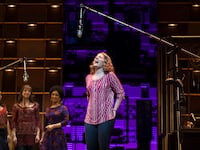 articles/2014/01/13/beautiful-the-carole-king-musical-review-a-few-discordant-notes-but-damn-great-songs/140113-gross-beautiful_g6oe5f