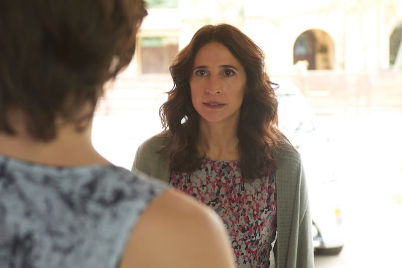 articles/2016/06/07/the-michaela-watkins-obsession-is-anything-but-casual/160606-fallon-Michaela-Watkins-embed_gpku7l