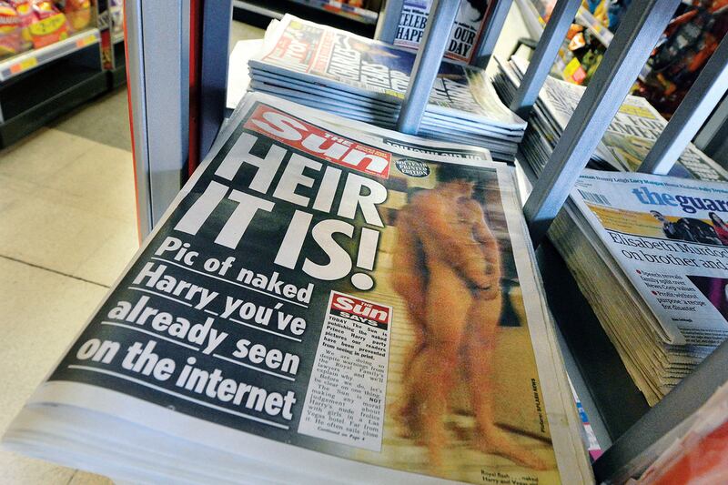 articles/2012/10/01/harry-drops-complaint-over-naked-pics/news-gallery-120903-naked-prince-harry_rqibwk