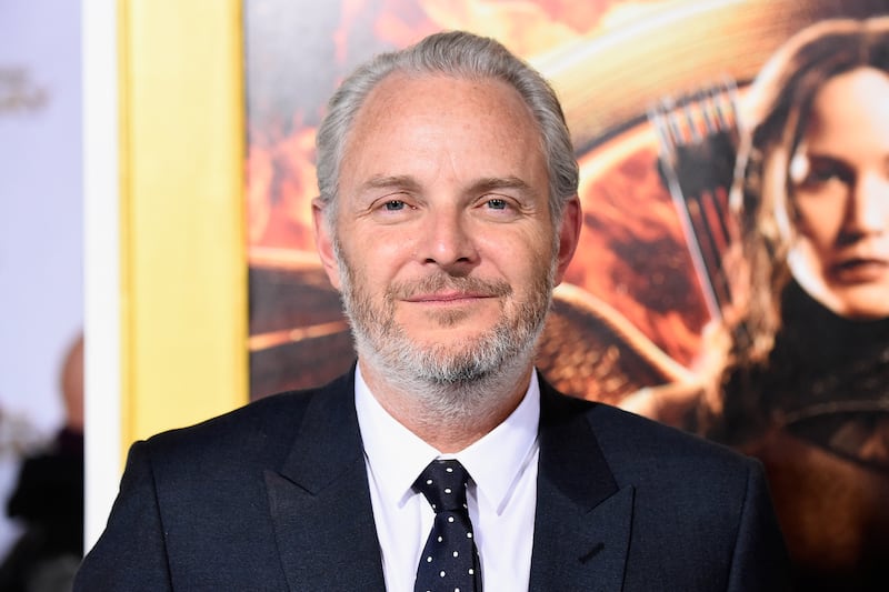 articles/2014/11/23/mockingjay-s-mastermind-francis-lawrence-on-the-book-vs-movie-isis-parallels-and-more/141122-stern-hunger-games-director-embed_gcirjz