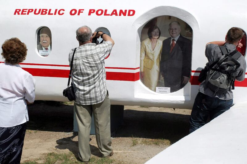 articles/2012/11/02/deadly-polish-plane-crash-still-mired-in-mystery/jukes-smolensk-conspiracy-tease-embed_lbtce8