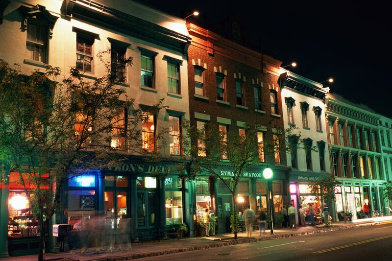 galleries/2011/12/28/america-s-drunkest-cities-photos/charleston-drunkest-cities_drxl5r