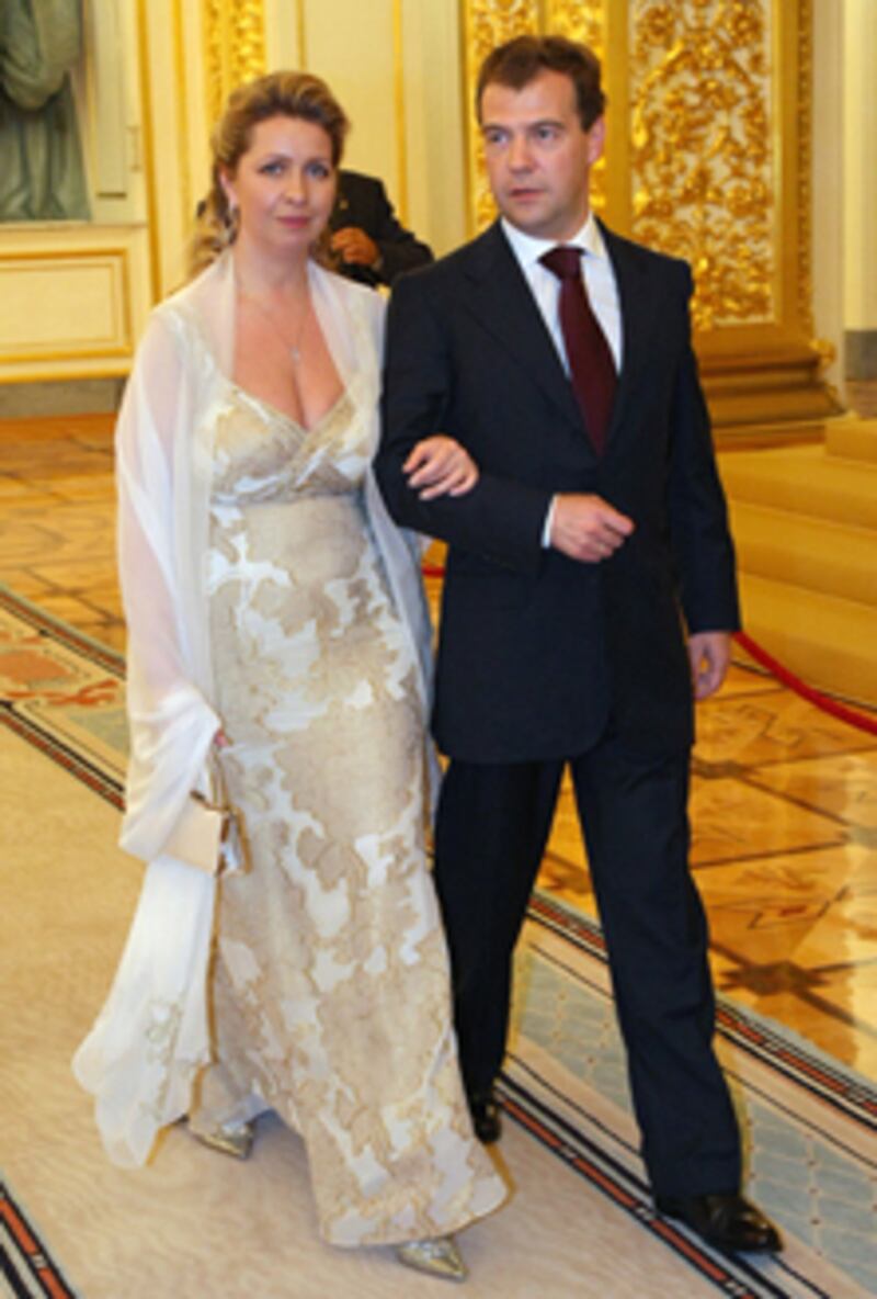articles/2009/03/11/first-lady-fashion-showdown/fashionable-first-ladies---medvedev_rxfa4z