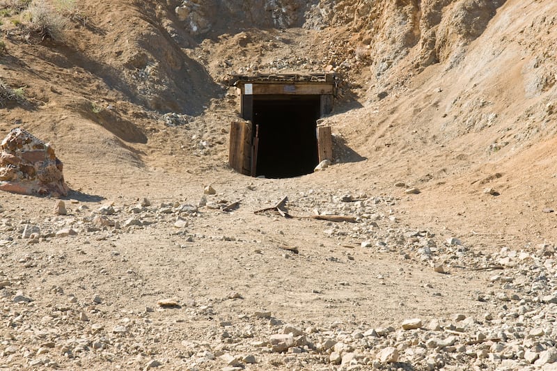 articles/2014/11/28/the-mole-man-s-tunnel-to-nowhere/141126-strochlic-what-world-embed_dadrz5