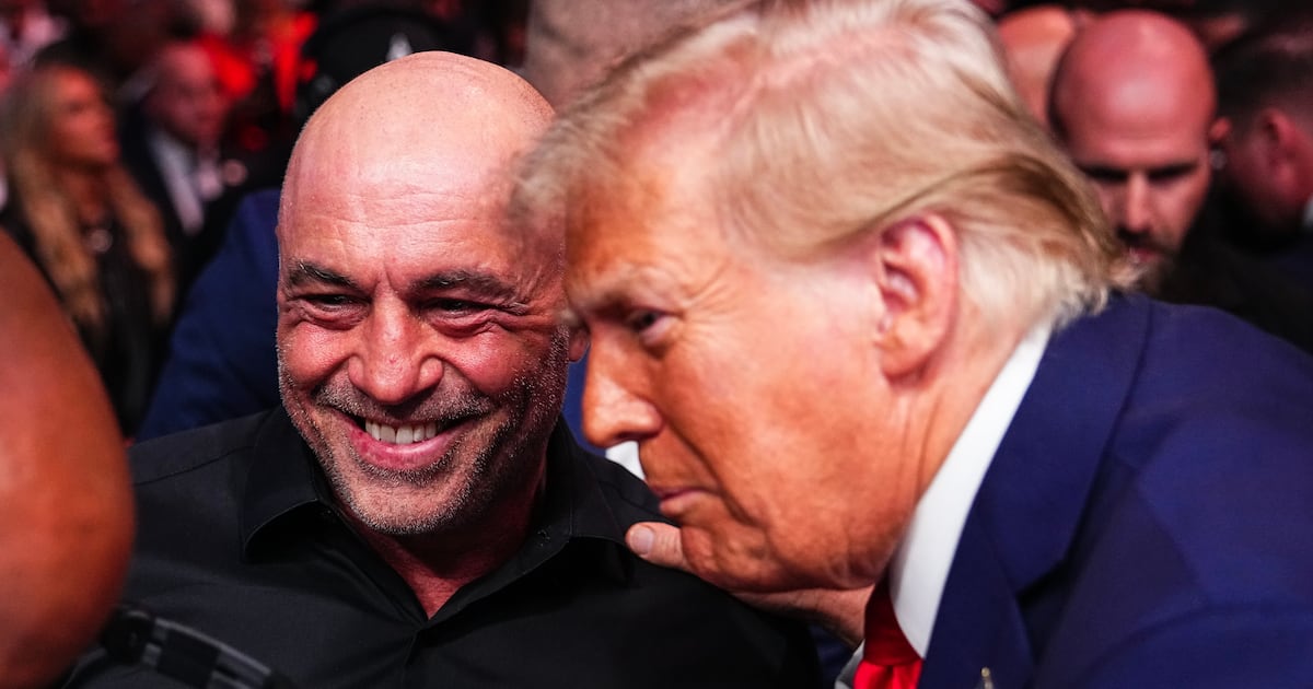 Junge Männer wenden sich von den „Pod Bros“ ab, die Trump ins Amt gebracht ...