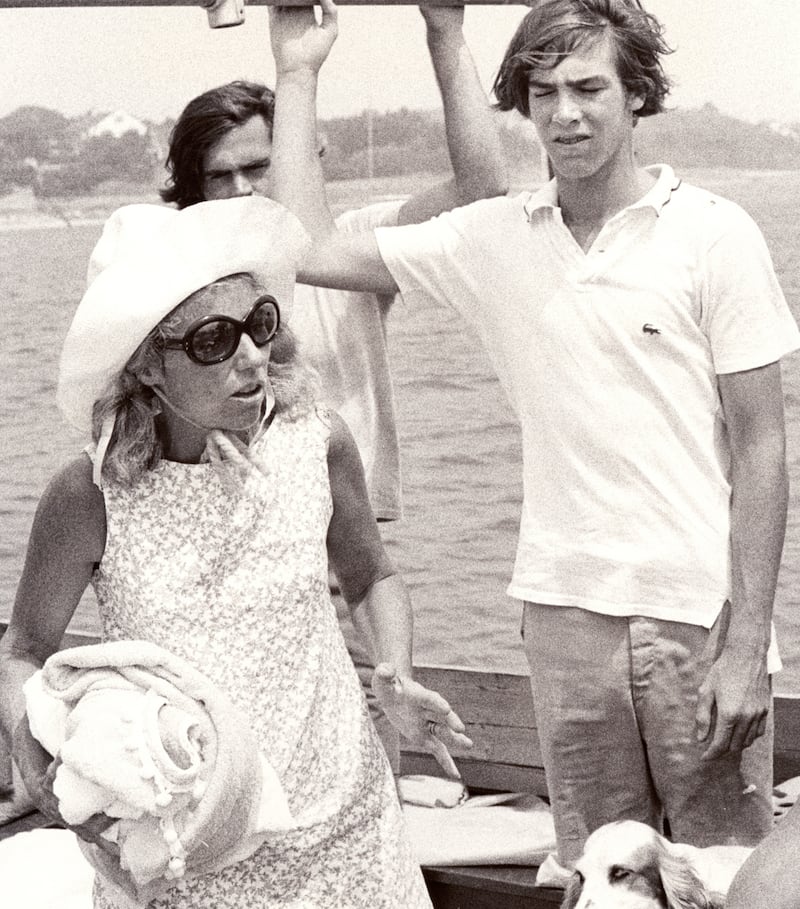 galleries/2013/05/26/the-kennedys-in-summer-whites/130524-kennedy7_pj1g97